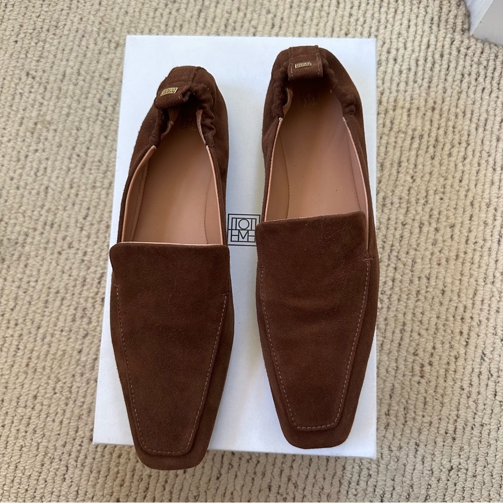 Totême NWOT  The Travel Loafer in Chocolate Brown size 41.